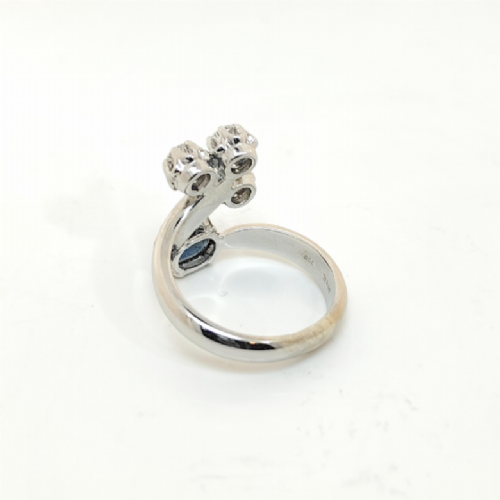  Anello in oro  diamanti e zaffiro presso Castignoli - Orologeria e gioielleria a Monza